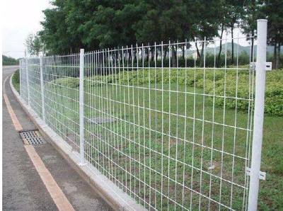 綠色雙邊絲護欄網(wǎng) 美觀與安全并重的現(xiàn)代防護解決方案